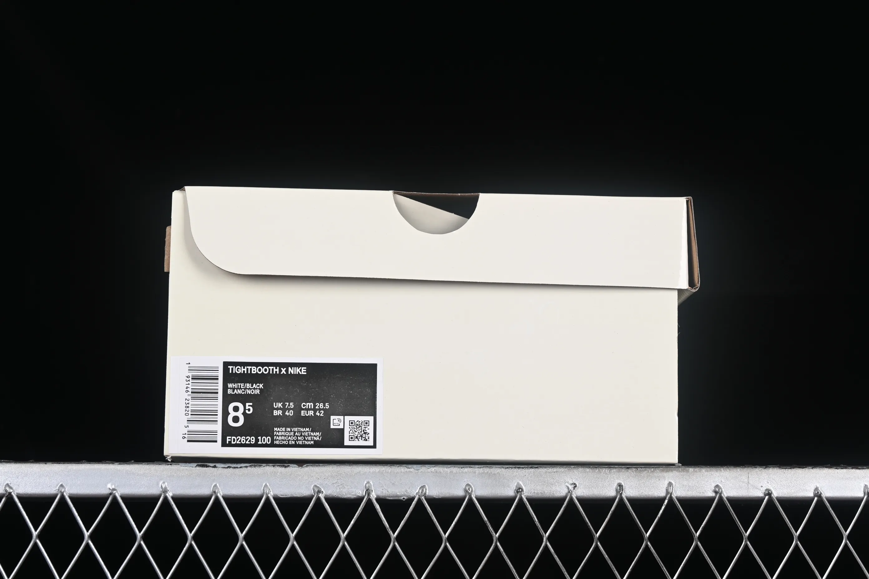 All categories Nk SB Dunk series Nk SB Dunk Low low-top sneakers Z version Tightbooth x Nk SB Dunk joint model Reverse Panda SB low-top casual sports skateboard shoes FD2629-100